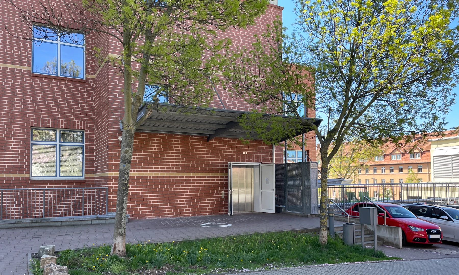 Eingang zur Dialyse des Nierenzentrums Ilm-Kreis